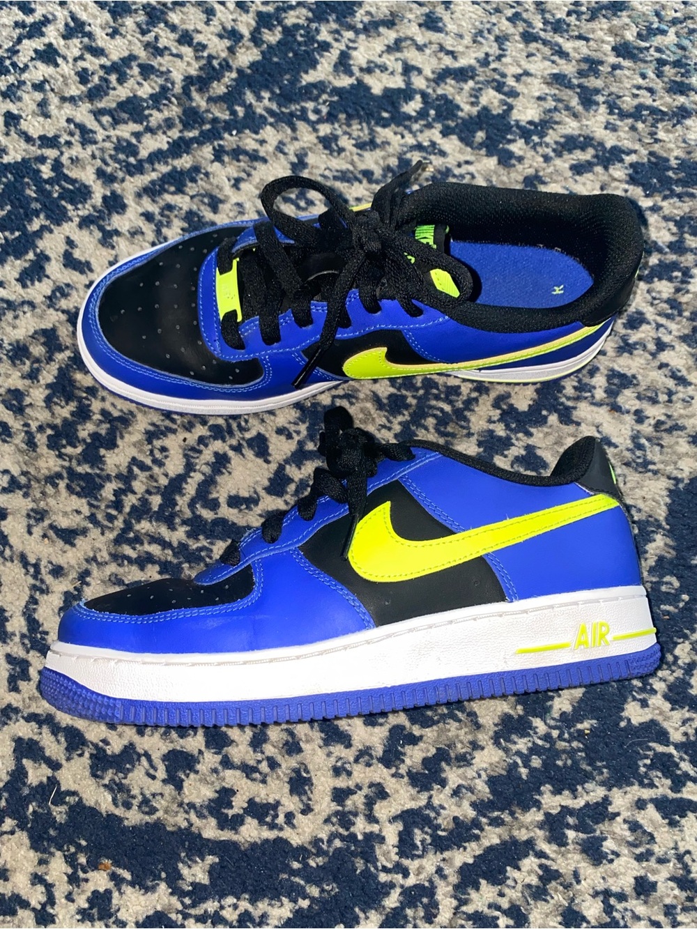 Nike Kids Blue Black Neon Yellow Air Force 1 Sneakers, boys size 5.5 - Picture 1 of 7
